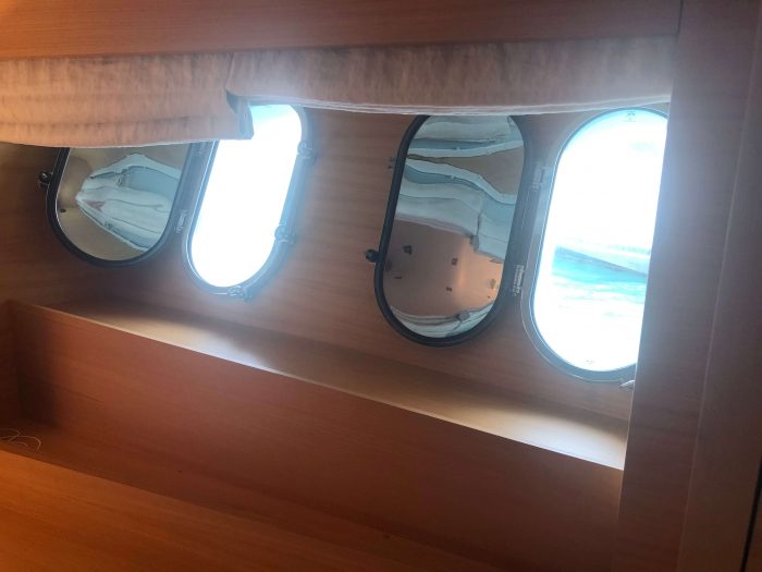 2011 Maiora 27 boat interior windows looking out onto water