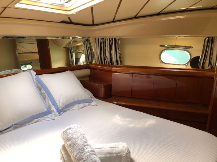 1996 Ferretti Yachts 175 master bedroom