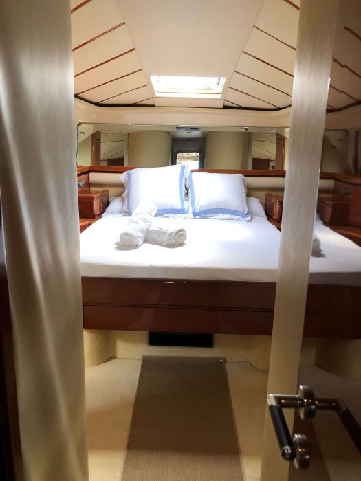 1996 Ferretti Yachts 175 master bedroom