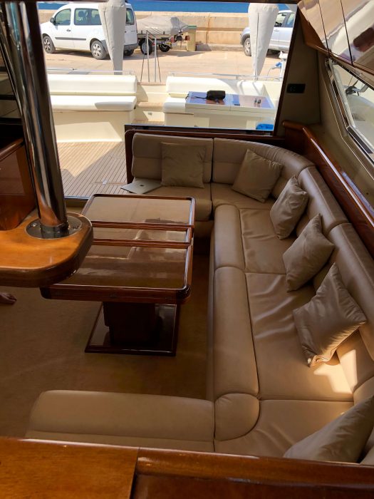 1996 Ferretti Yachts 175 luxury interior and leather couch